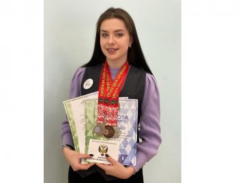 Ученица 11 Б класса Алеева Ксения стала призером первенства Дальнего Востока по шахматам